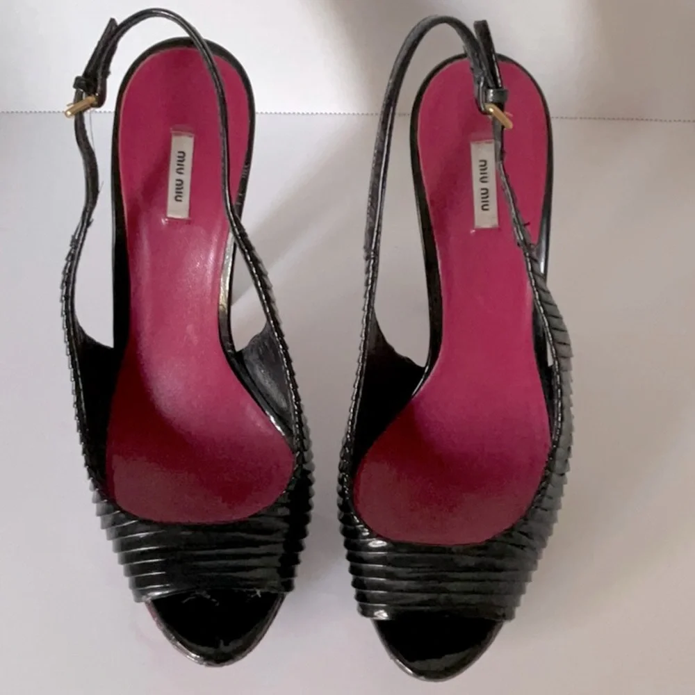 Miu Miu Black Patent Leather Slingback Heels with Burgundy Platform - Picture 3 of 5